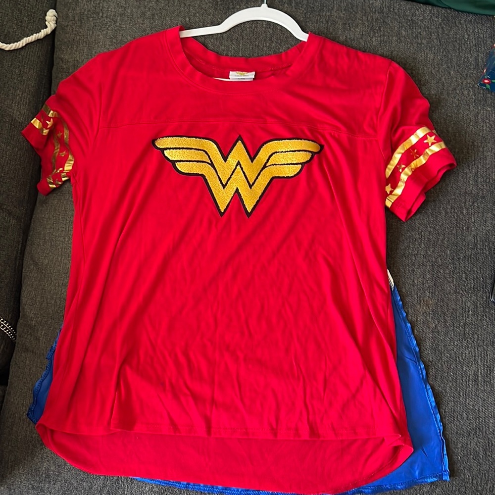 Wonder woman XL T-shirt with cape